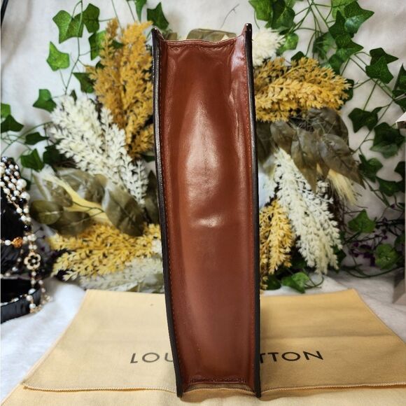 Authentic Louis Vuitton Monogram Toiletry Pouch with Dust Bag - Picture 7 of 17